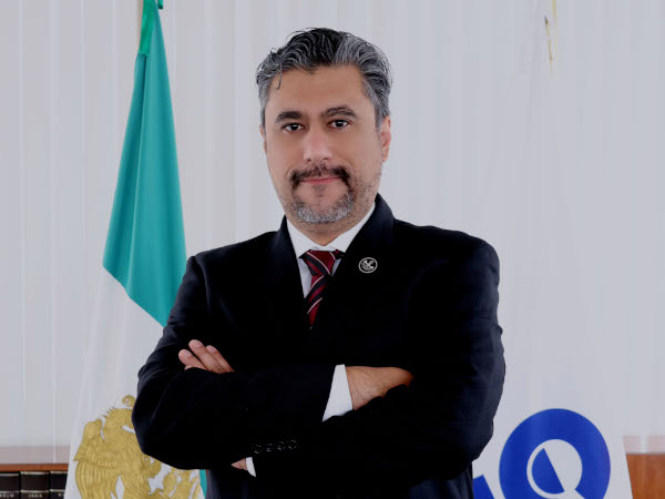 Dr. Carlos Reyes Zavala